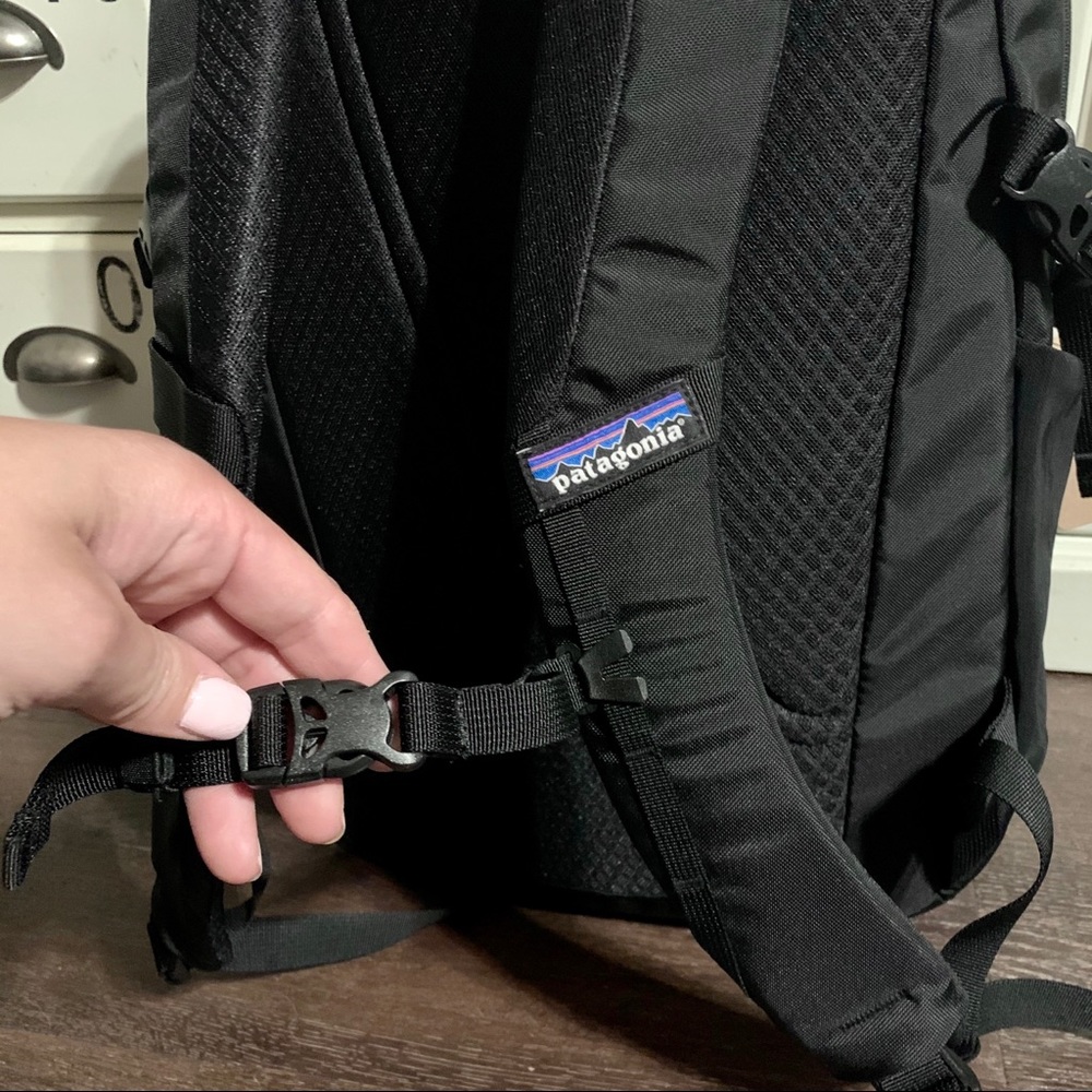 ***SOLD*** Patagonia Black Refugio Pack Backpack - Picture 8 of 14